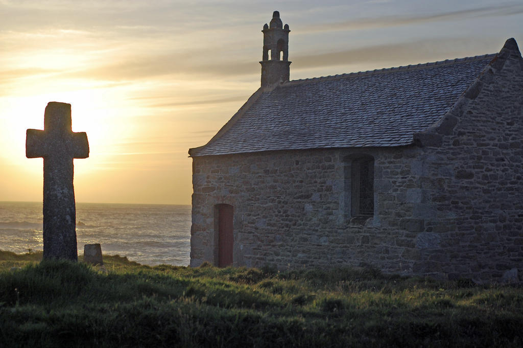 Roulotte Gites O Bien-Etre Massage Spa Sejour Bien-Etre En Hebergement Insolite Roulotte Karantez Ou En Gites Melon Ou Yock A 800 M Des Plages Maison D'Hote Drogou Porspoder Exterior photo