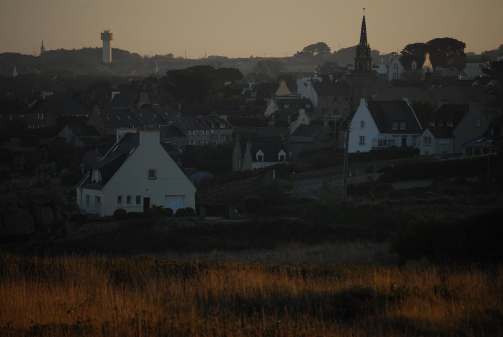 Roulotte Gites O Bien-Etre Massage Spa Sejour Bien-Etre En Hebergement Insolite Roulotte Karantez Ou En Gites Melon Ou Yock A 800 M Des Plages Maison D'Hote Drogou Porspoder Exterior photo