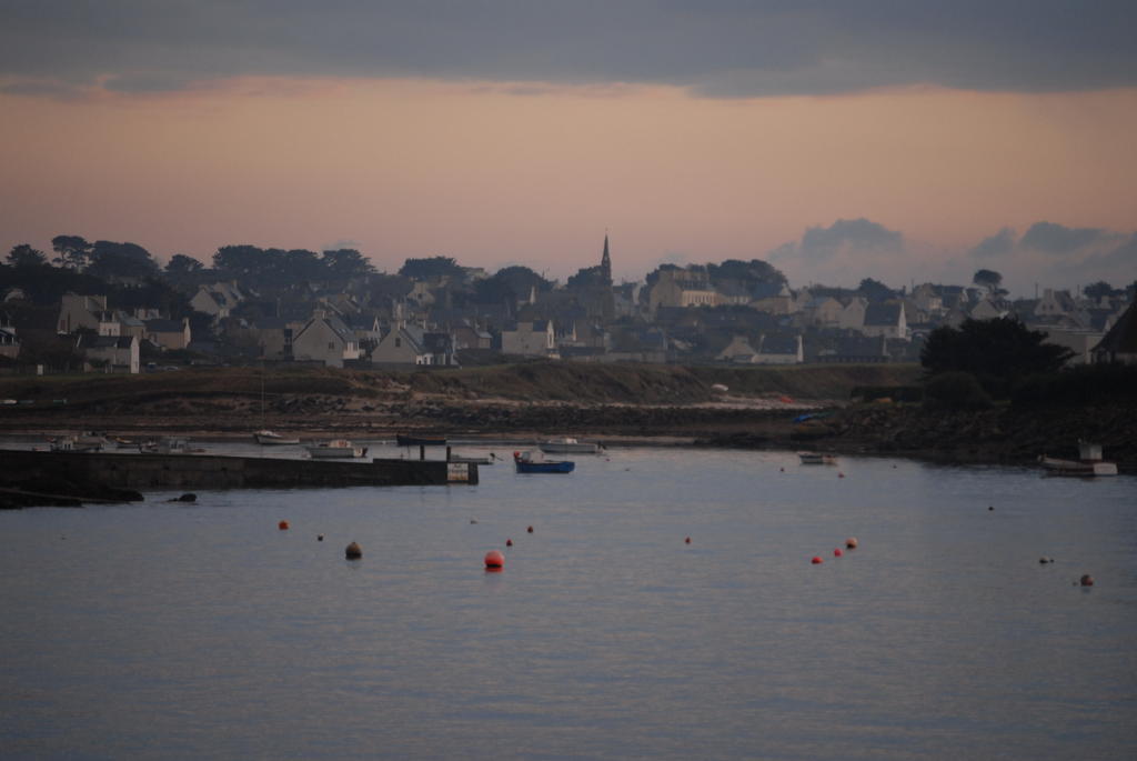 Roulotte Gites O Bien-Etre Massage Spa Sejour Bien-Etre En Hebergement Insolite Roulotte Karantez Ou En Gites Melon Ou Yock A 800 M Des Plages Maison D'Hote Drogou Porspoder Exterior photo